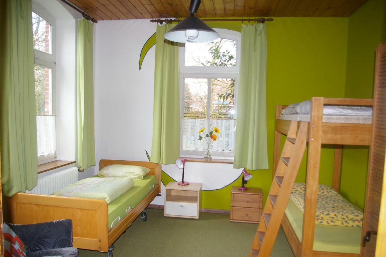 Das Haus Mit Der Roten Telefonzelle Apen Eksteriør billede