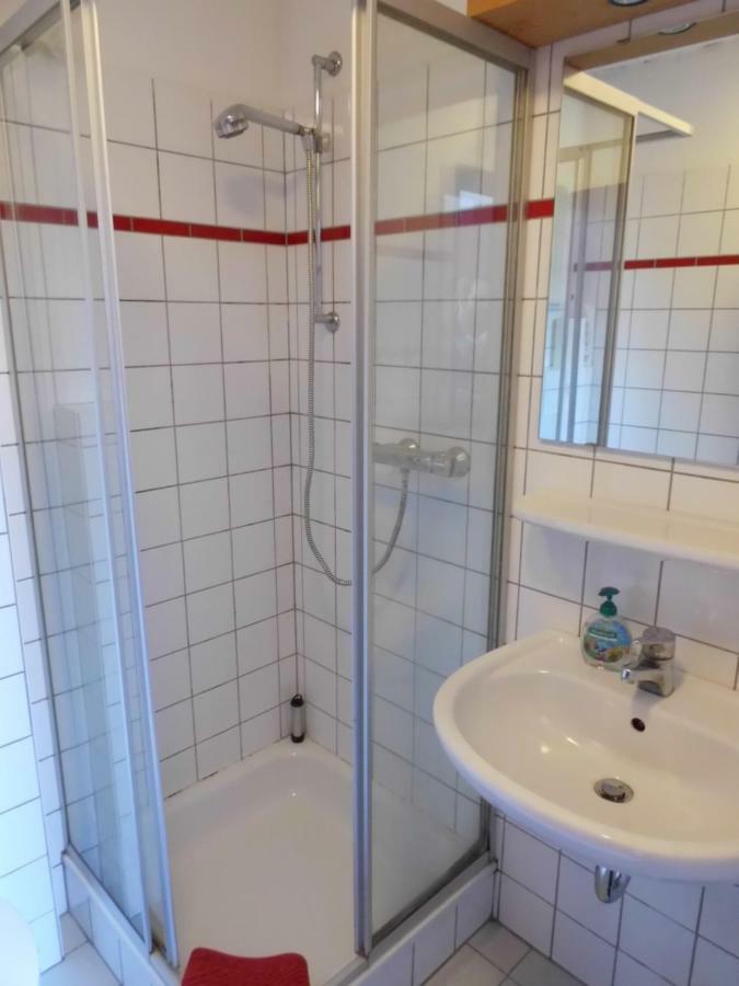 Das Haus Mit Der Roten Telefonzelle Apen Eksteriør billede